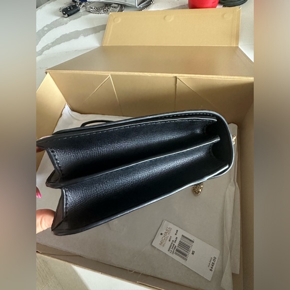 MICHAEL KORS Large Mott Leather Shoulder Bag - Picture 7 of 16